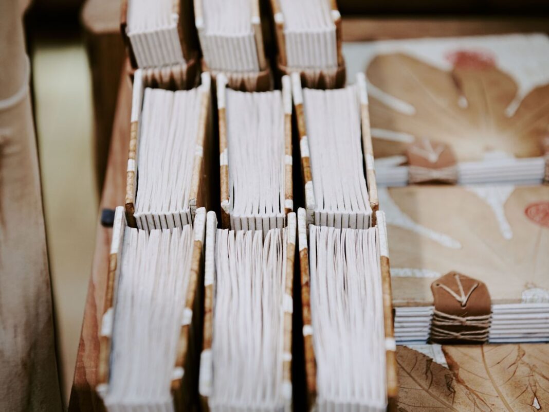 Atelier mini-livres fabrication & reliure Gouville-sur-Mer