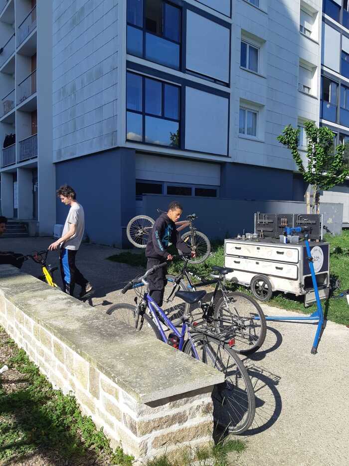 Atelier mobile participatif d'auto-réparation de vélo Square de Copenhague Rennes