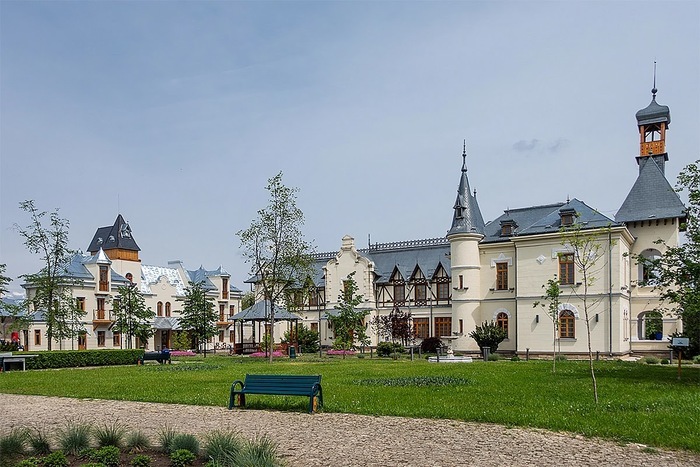 Ateliers avec des enfants, Cultural and Educational Centre „Alexandru Marghiloman” – Villa Albatros, Marghiloman`s Park, Buzau, Buzău