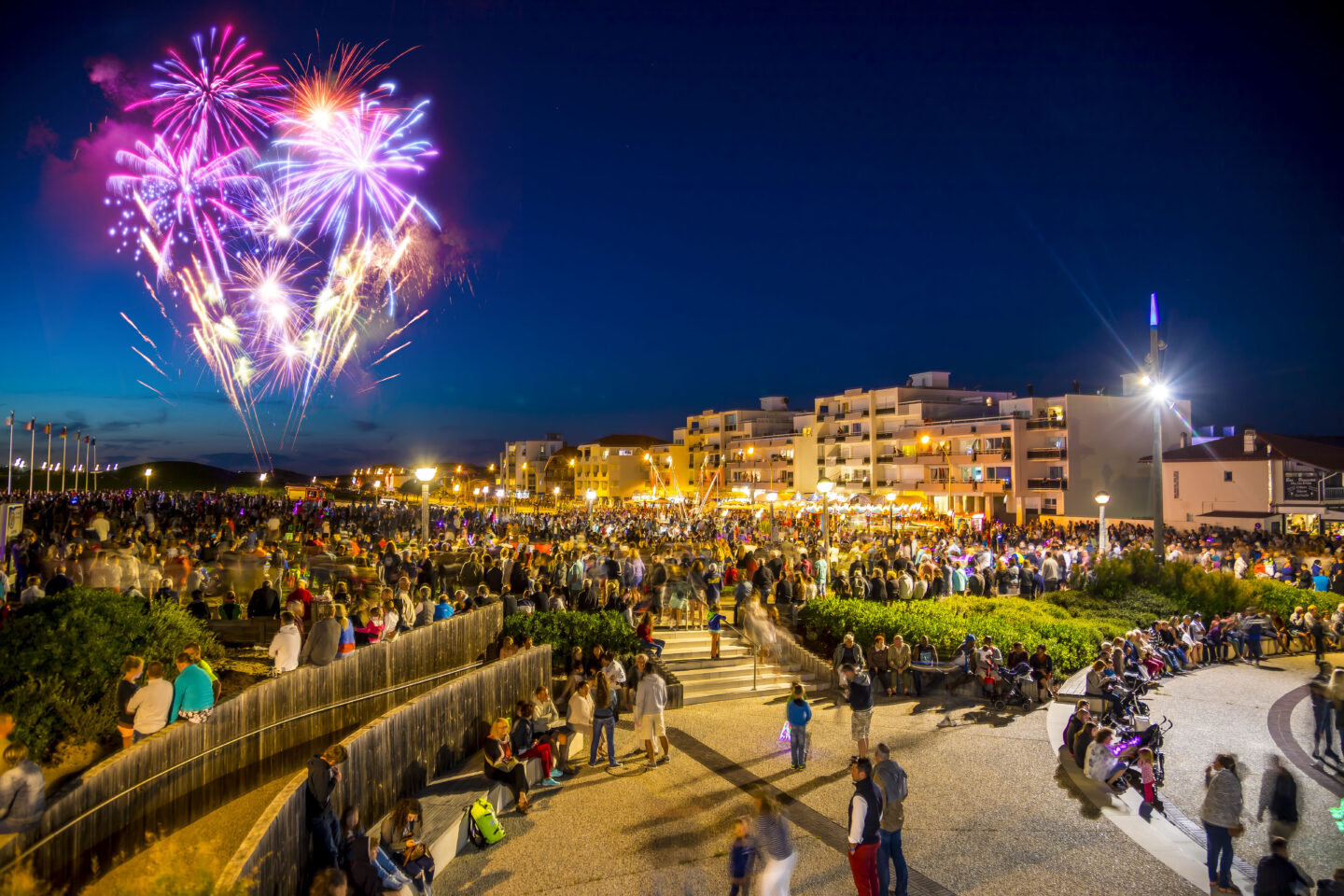 Bal et Feu d’artifices du 14 juillet à Biscarrosse Esplanade de la plage Biscarrosse