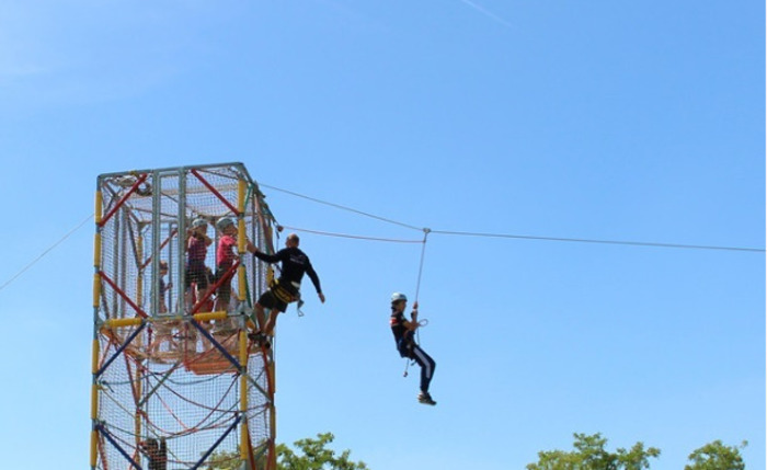 Cage à grimper et tyrolienne, réservation en ligne Rue Aliénor d&rsquo;Aquitaine – Châtellerault