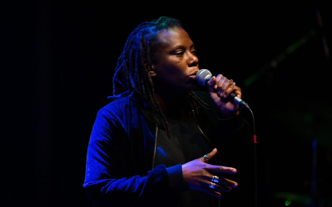 Caillasses Live • Performance de Joëlle Sambi La Maison des Métallos Paris
