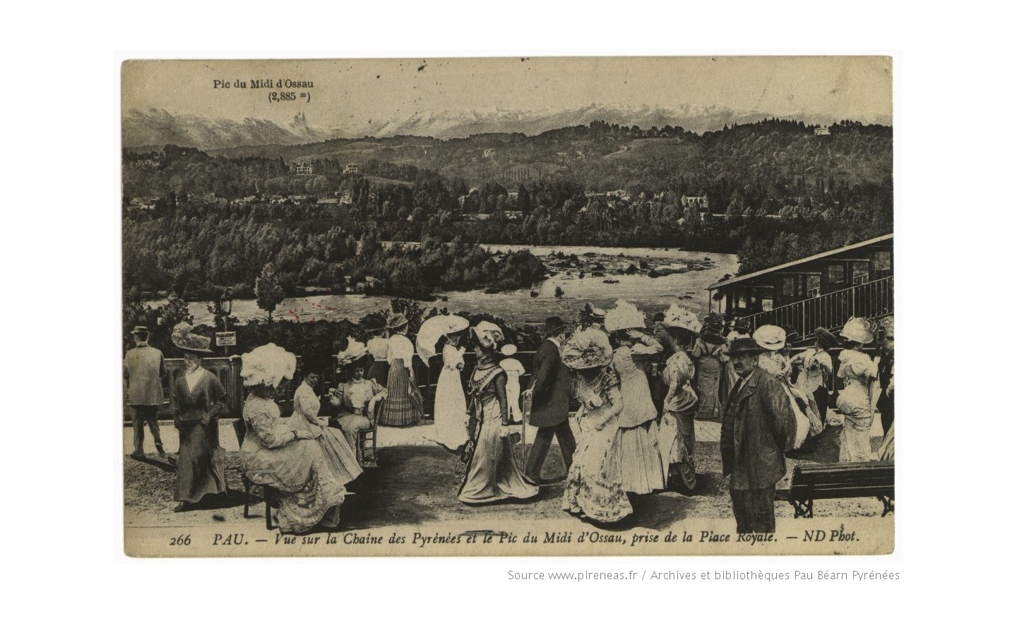 Chroniques mondaines artistes en goguette à Pau Place Royale Pau