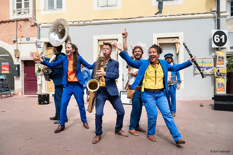 Clap Théâtre et musique de rue  Langres