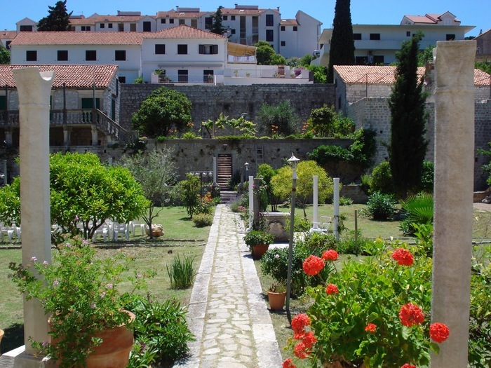 Conférence de colline-fort préhistorique et foule de l'île de Hvar et visite du cabinet d'histoire naturelle de Grgur BCIC Muzej hvarske baštine Hvar town