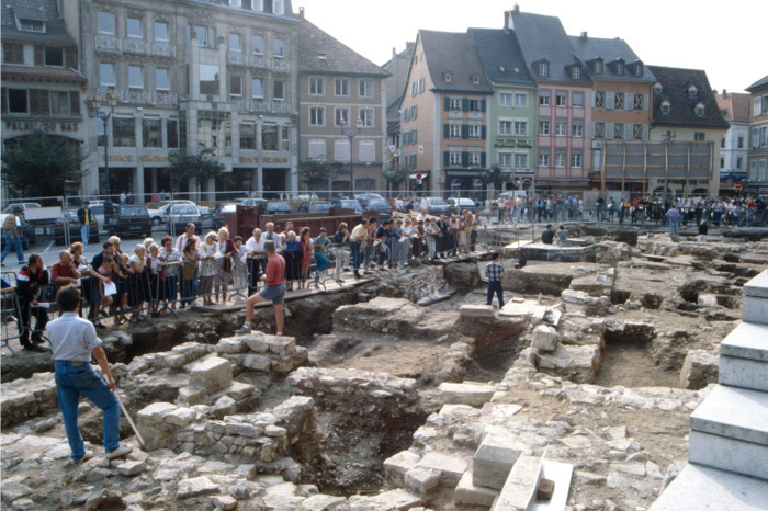 Conférence "Les fouilles archéologiques de 1991 sur la place de la Réunion : quand l’archéologie revisite l’histoire de Mulhouse" Musée historique Mulhouse