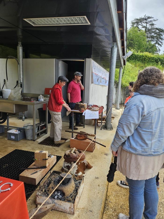Démonstration Inrap, les prémices de la métallurgie sur la fouille au lieu-dit La Châtre à Magnac-Laval, Lieu-dit La Châtre à Magnac-Laval, Saint-Léger-Magnazeix