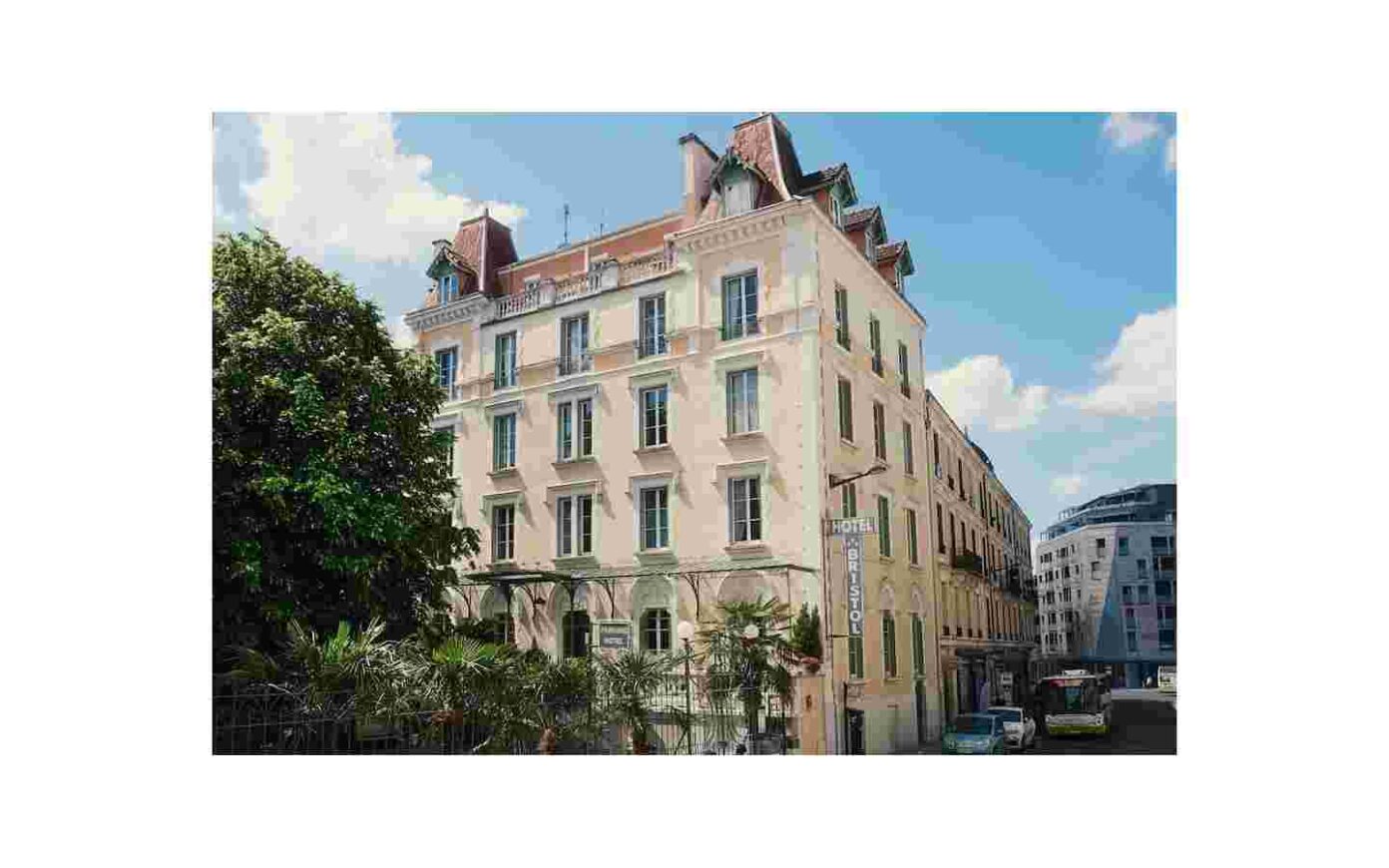 Du Bristol au Gassion, l&rsquo;hôtellerie de luxe à Pau RDV devant l&rsquo;hôtel Bristol Pau