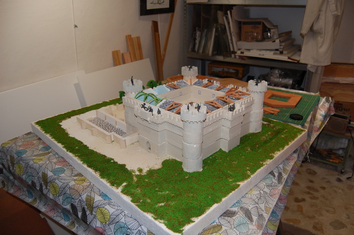 exposition  sur les traces du château de l'ordre de Saint Jean de Jérusalem Salle poyvalente école Maria Borrely Puimoisson
