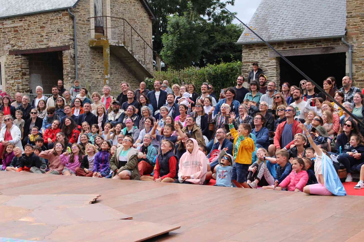 Festival des arts de la rue Les Pieds dans les Etoiles à Seulline Seulline