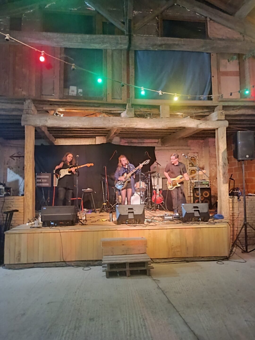 FÊTE DE LA MUSIQUE À MAUVAISIN SOUS LA GRANGE DU CHÂTEAU Mauvaisin