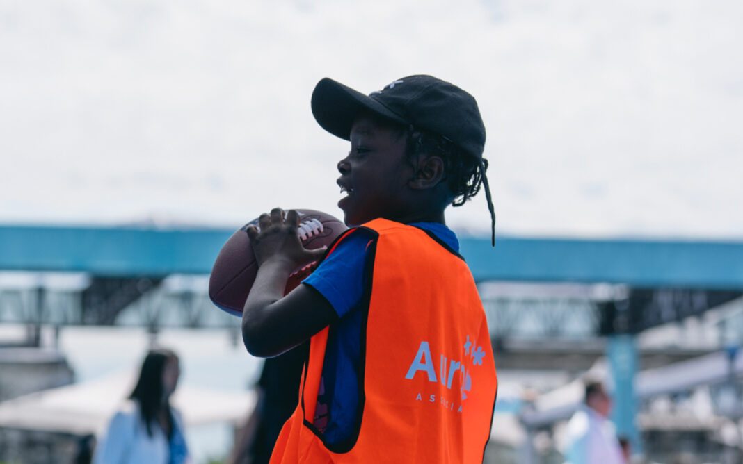 Initiation au flag football, nouvelle discipline olympique Promenade Edouard Glissant Paris