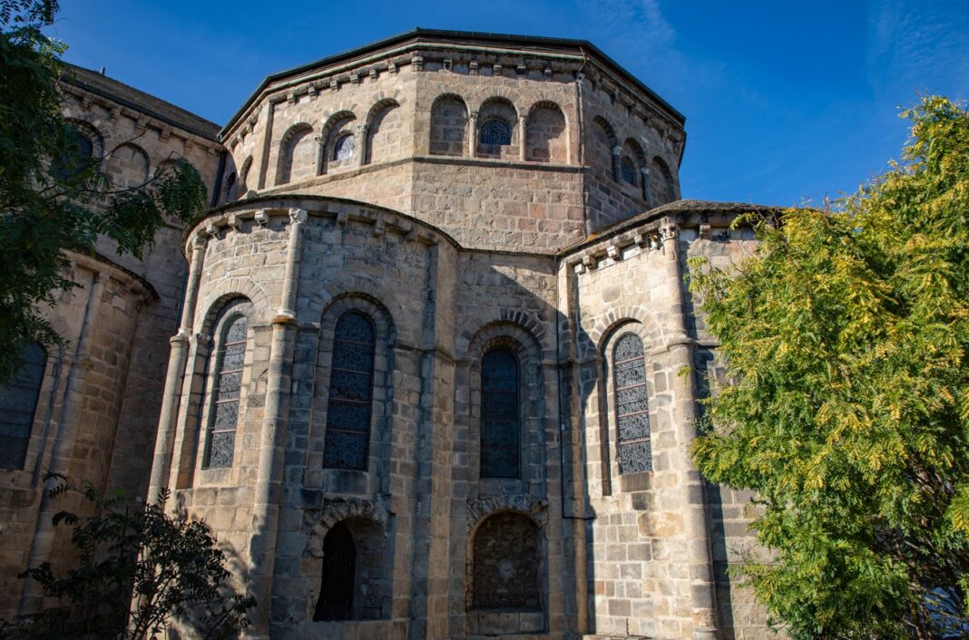 Journées du patrimoine Abbatiale de Solignac Parvis de l’Abbatiale Solignac