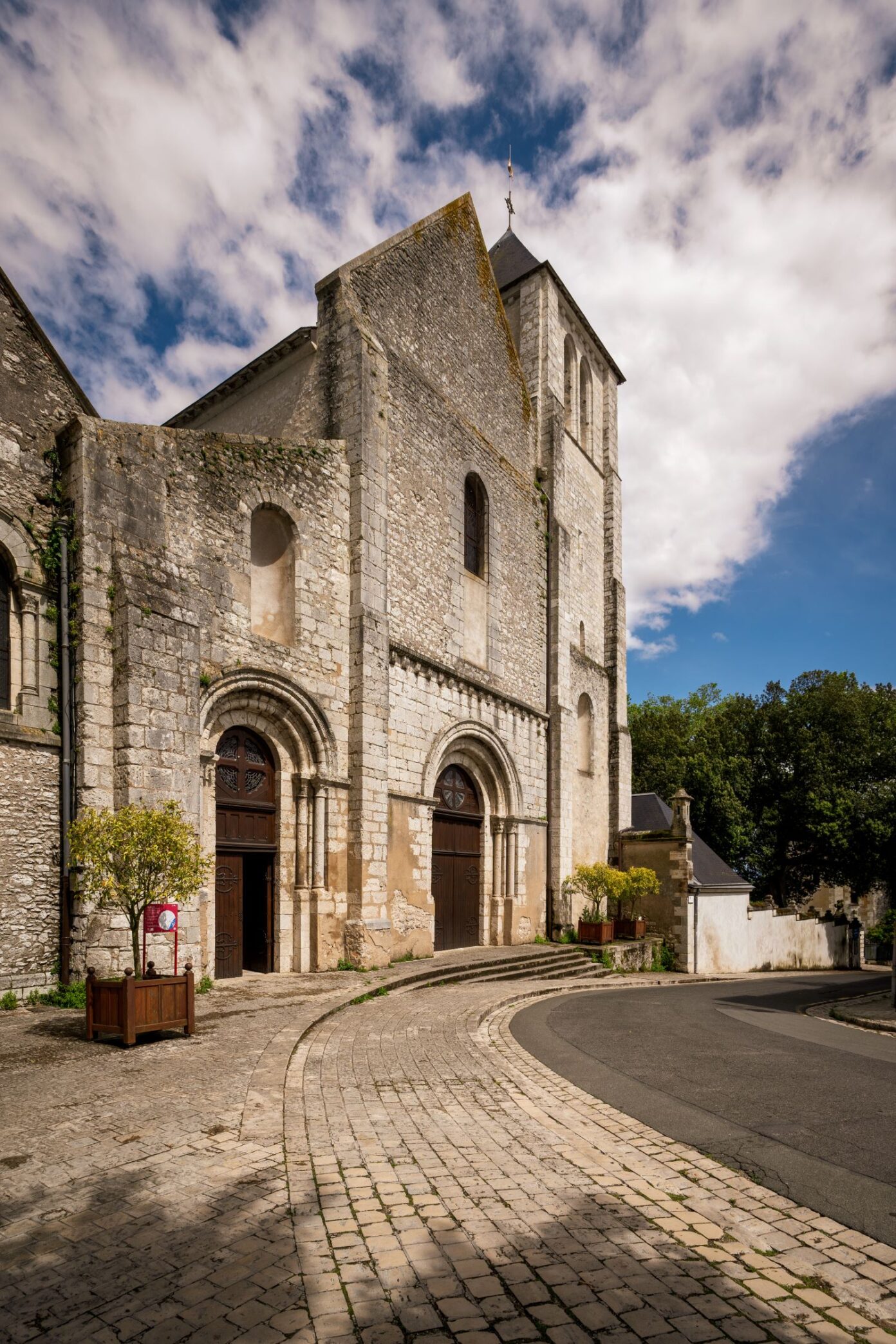 La Nuit des Église Visite des curieux de l&rsquo;abbatiale  Beaugency
