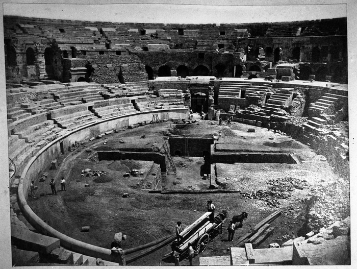 La salle cruciforme des Arènes Nîmes