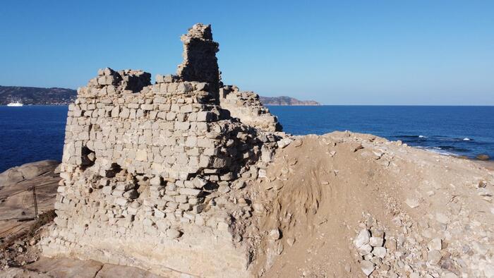 La tour de Caldanu à Lumio (Haute-Corse) – Inrap, Ecole et espace culturel Edmond Simeoni et « Forum », Lumio