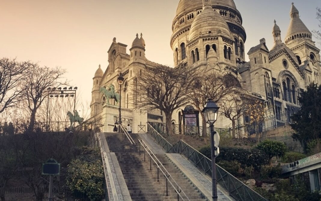 Le Cambrioleur de la Butte Montmartre Sortie du métro Abbesses Paris