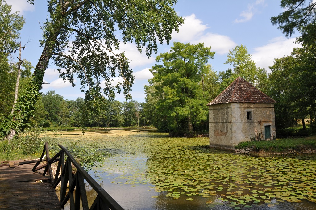 Le château du Ry-Chazerat et son domaine château (extérieur) et fours à chaux Le Ry Journet