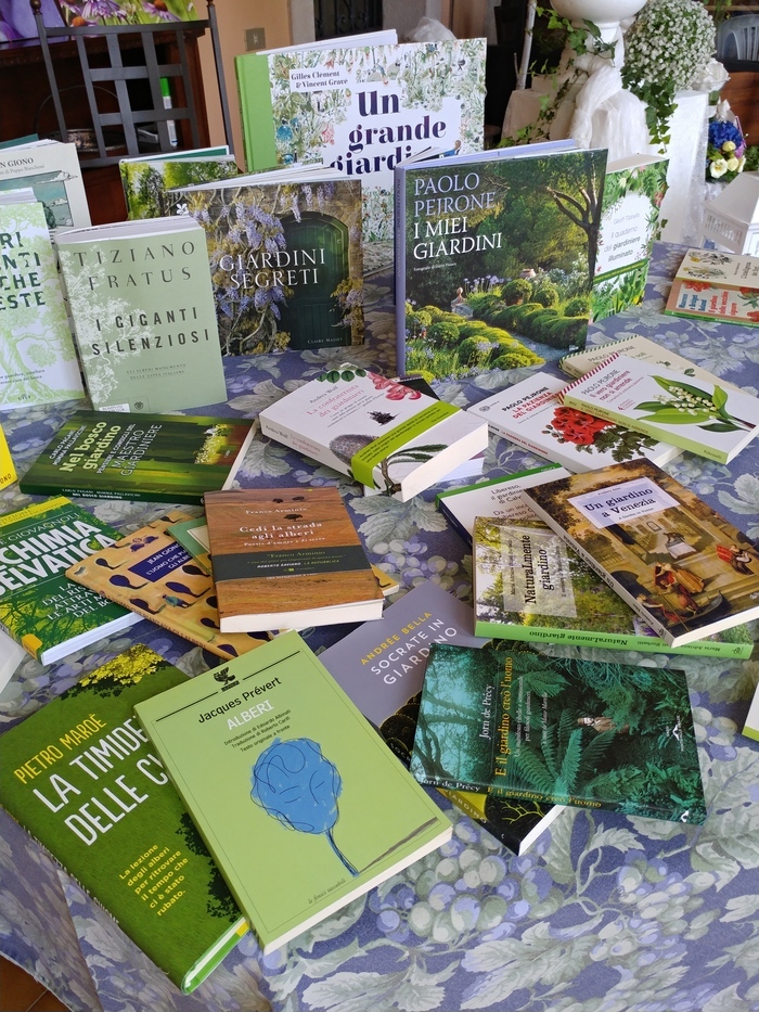 LE JARDIN DANS LA BIBLIOTHÈQUE, Giardino di casa Biasi, Caprino Veronese