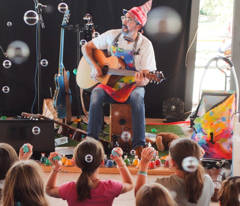 Le Jardinier musicien Eveil musical et spectacle  Labouheyre
