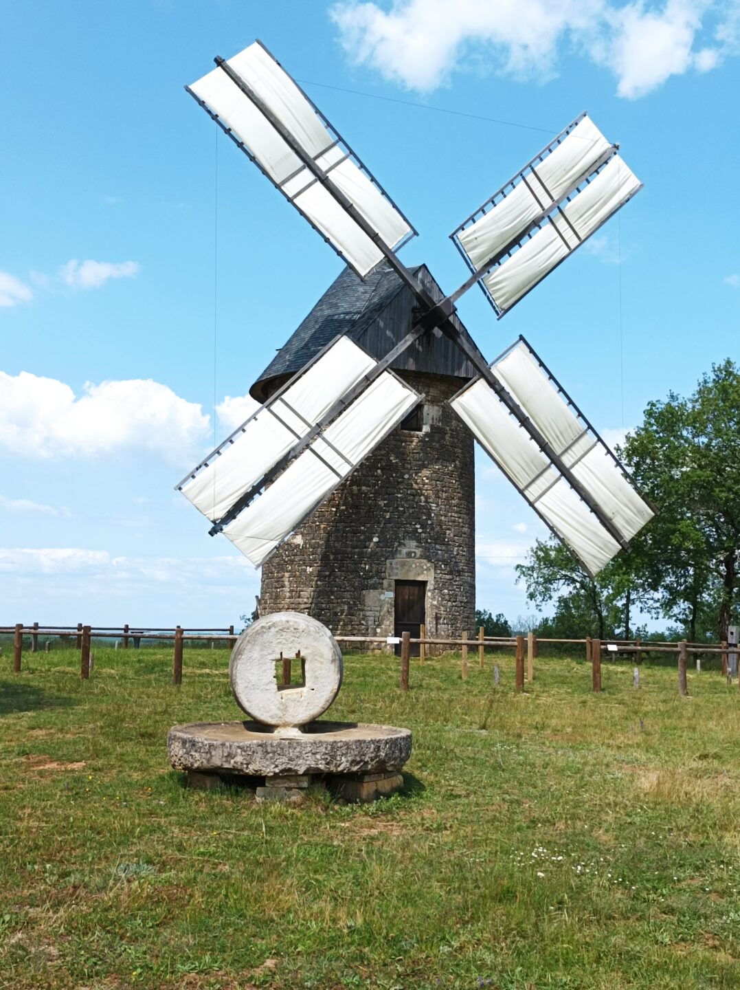 Le moulin à vent tournera  Gignac