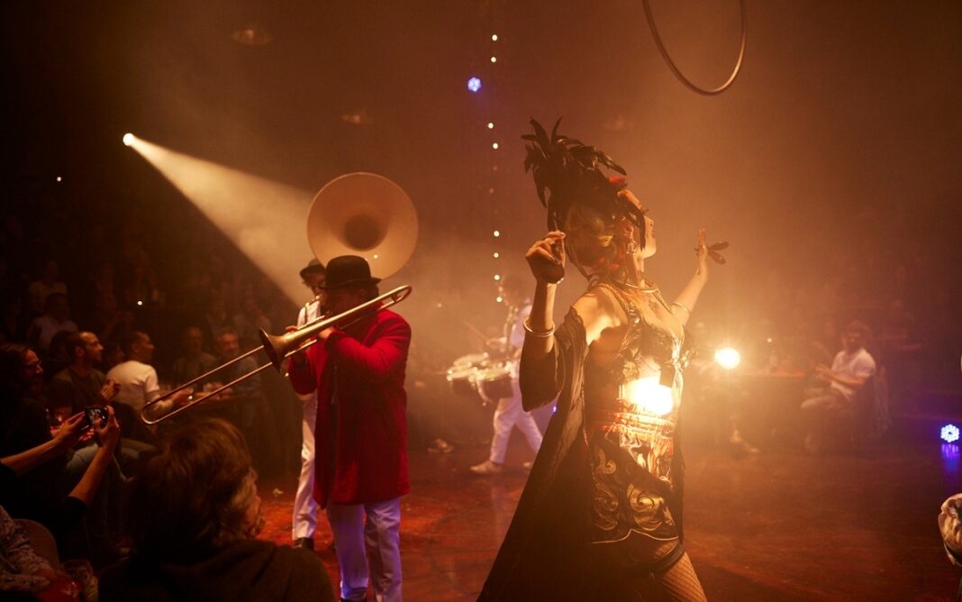Le spectacle « Fanfare » au Cirque Électrique Cirque Electrique Paris