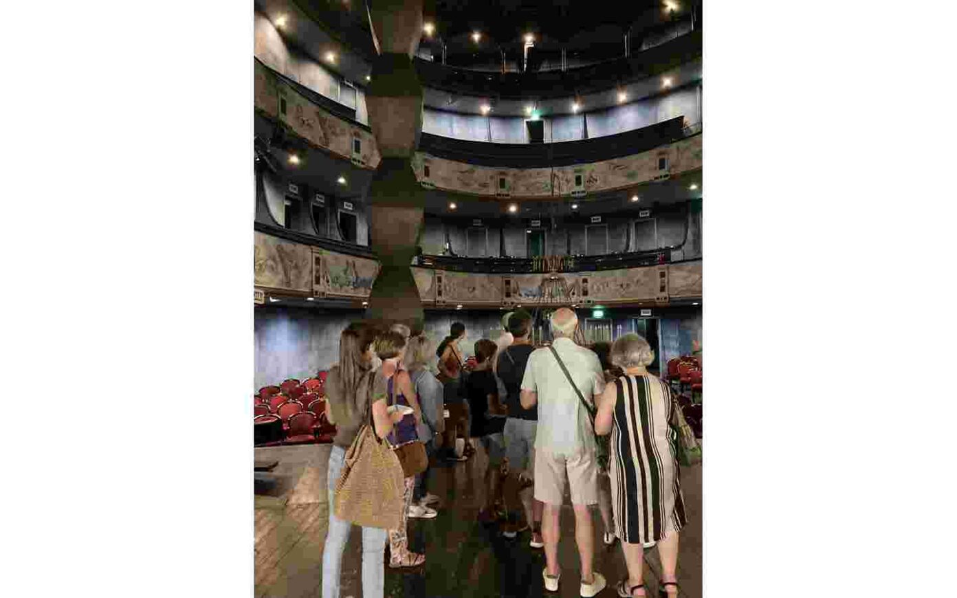 Les coulisses du théâtre Saint-Louis Place Royale Pau