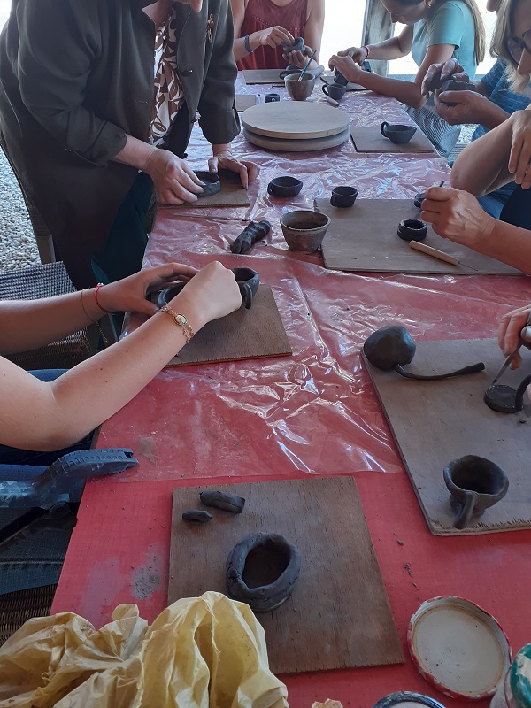 Les petites mains: Atelier terre enfants/parents Bélâbre