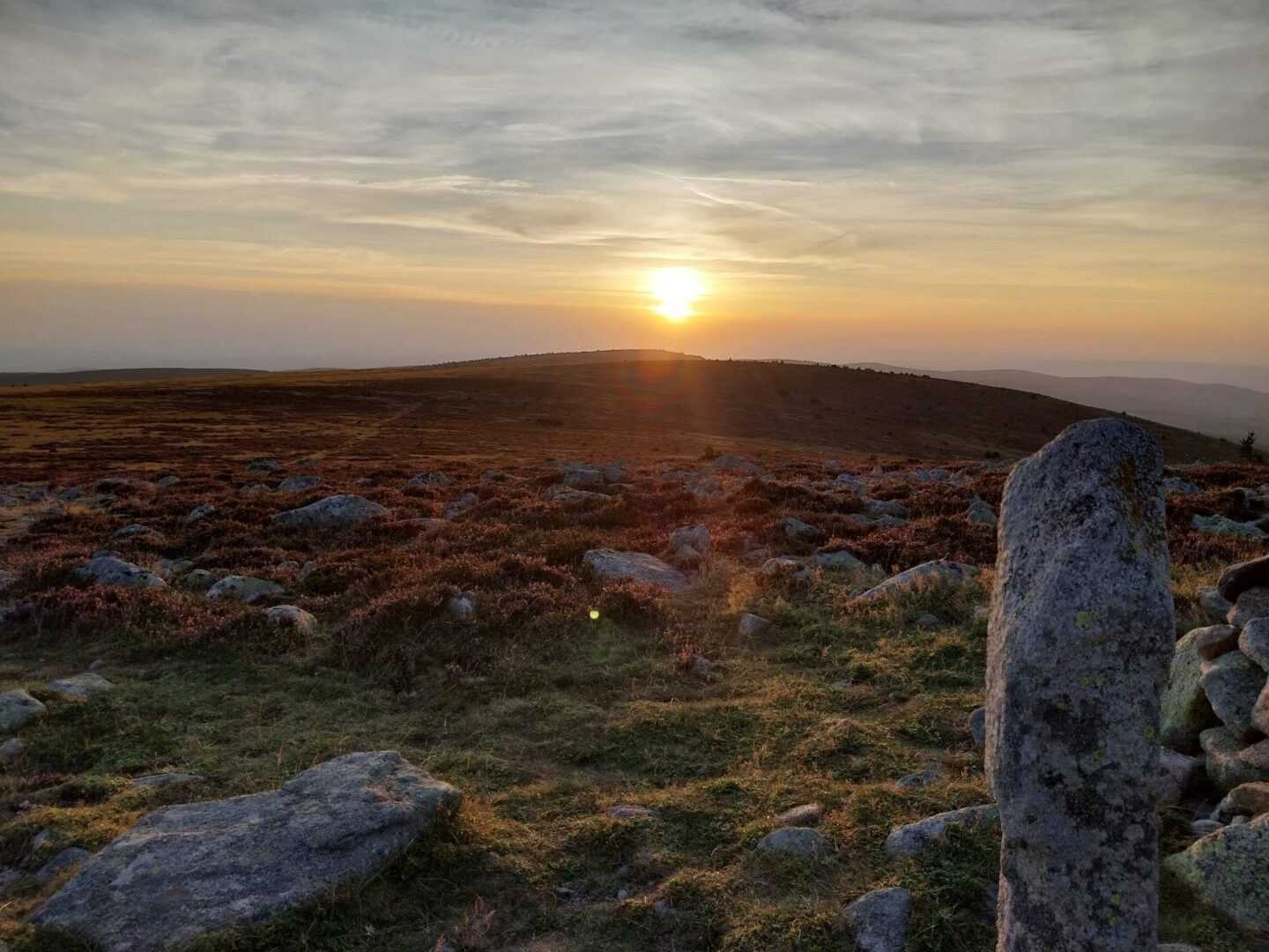 LEVEZ LE PIED SUR LE MONT LOZERE RANDONNÉE LEVER DU SOLEIL  Mont Lozère et Goulet