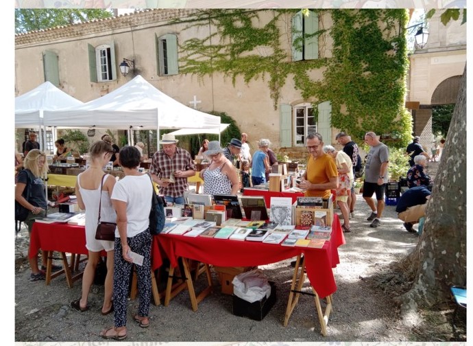 MARCHE AUX LIVRES  Villeneuvette