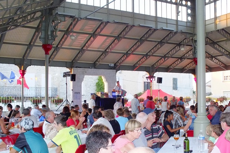 Marché nocturne en musique à Pellegrue Pellegrue