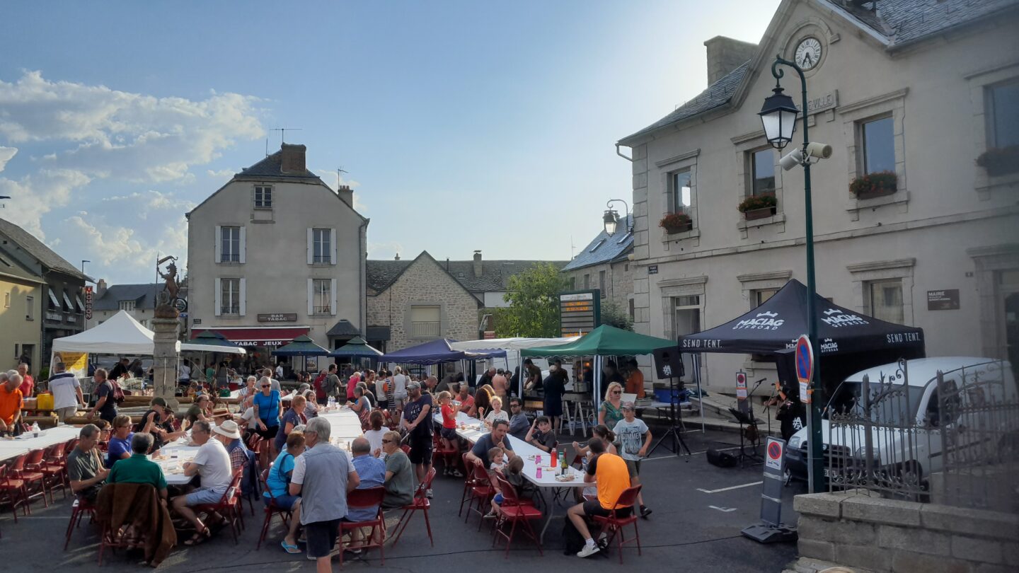 MARCHÉ NOCTURNE Peyre en Aubrac