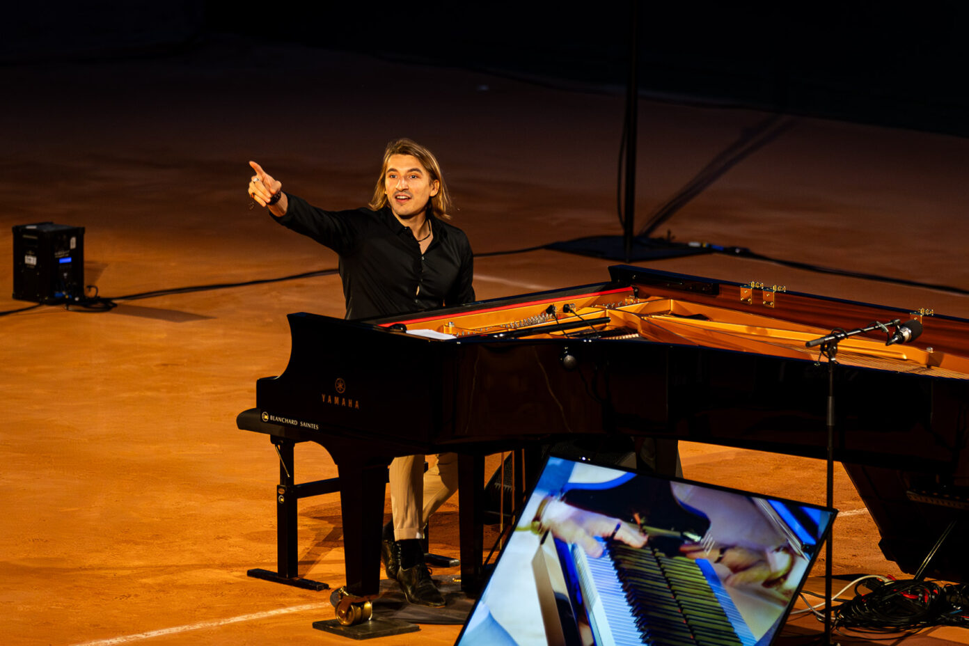 Marco Poingt & Carlos Sarduy en concert Scène sur la plage du Bétey Andernos-les-Bains