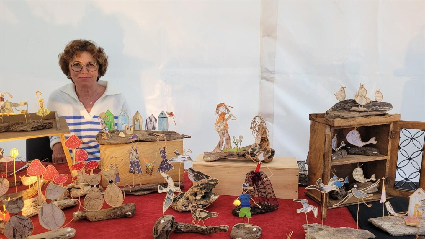 Œuvres de papier et bois flotté de Chantal Dupont Bréhal