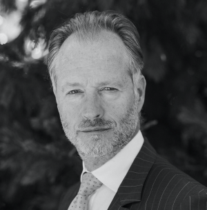 Portrait du Professeur Marc-André Selosse en noir et blanc