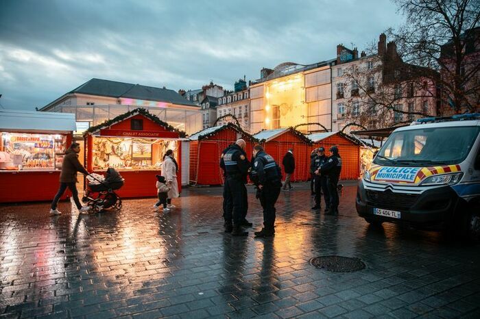 Rencontre avec la police municipale Place du Commerce Nantes