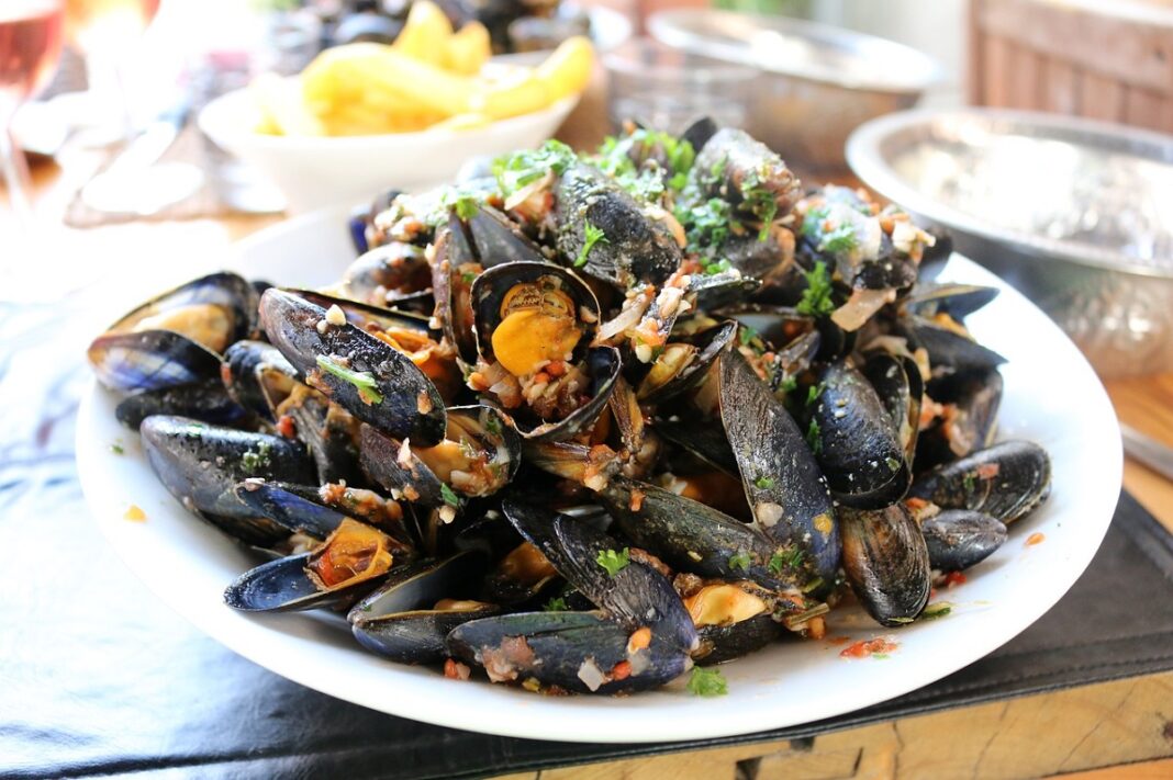 Soirée moules frites avec concert gratuit PERCY Percy-en-Normandie