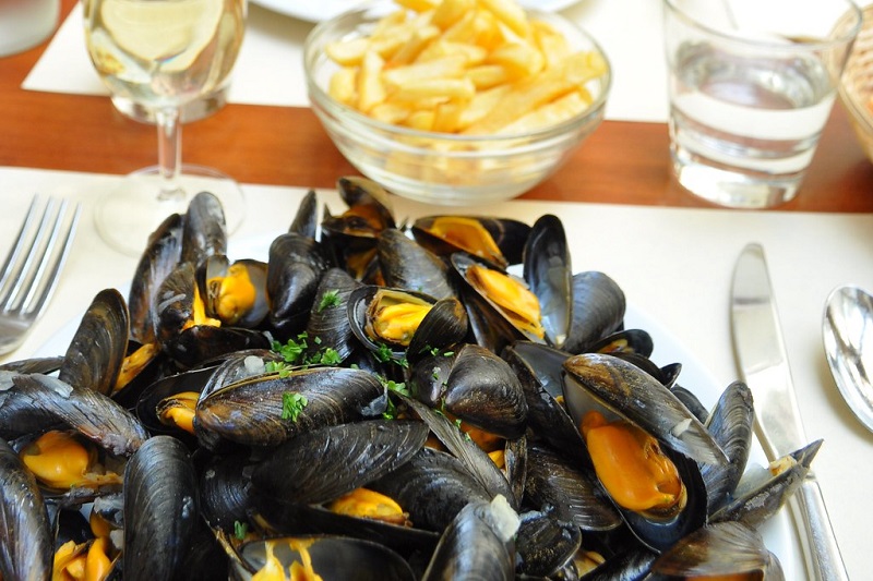 Soirée moules frites Salle des fêtes Saint-Chamassy