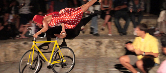 Spectacle de cirque gratuit : "Kalabazi" Place des Aviateurs