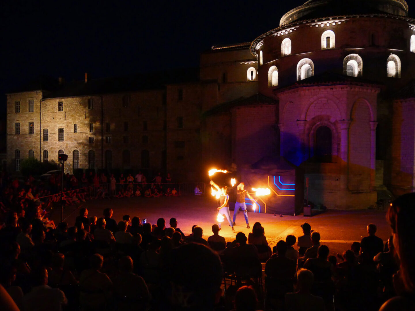 Spectacle de feu Yule Place Pierre Betz Souillac 2026-08-15