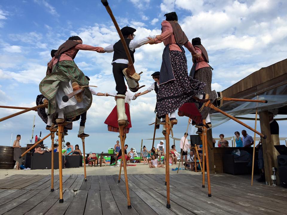 Spectacle des échassiers landais Lous Esquirous Place Georges Dufau Biscarrosse