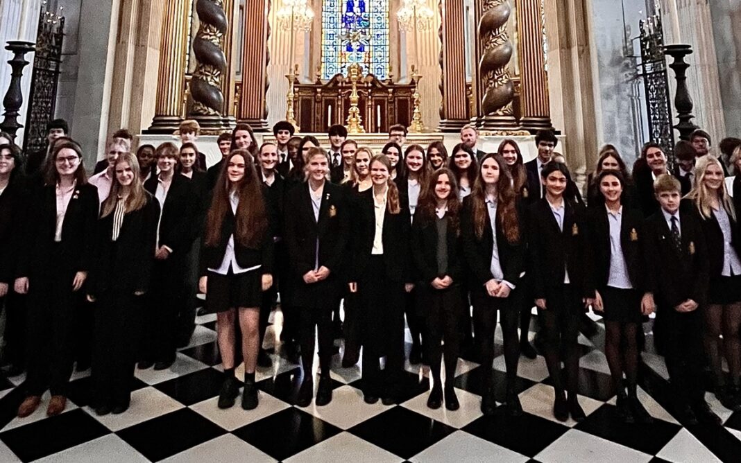 Un concert de musique chorale sacrée donné par la chorale de l&rsquo;école Emanuel Eglise de la Madeleine Paris