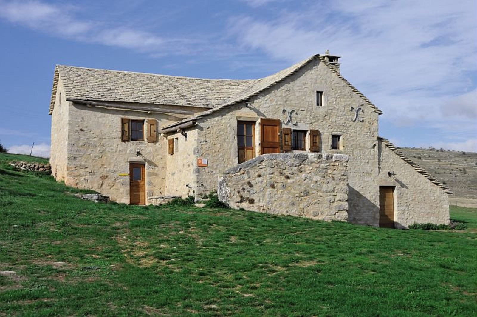 UN ÉTÉ AVEC LE PARC AU CŒUR D’UN CHANTIER DE PIERRE SÈCHE SUR LE CAUSSE MÉJEAN Hameau du Villaret Hures-la-Parade 2026-08-21