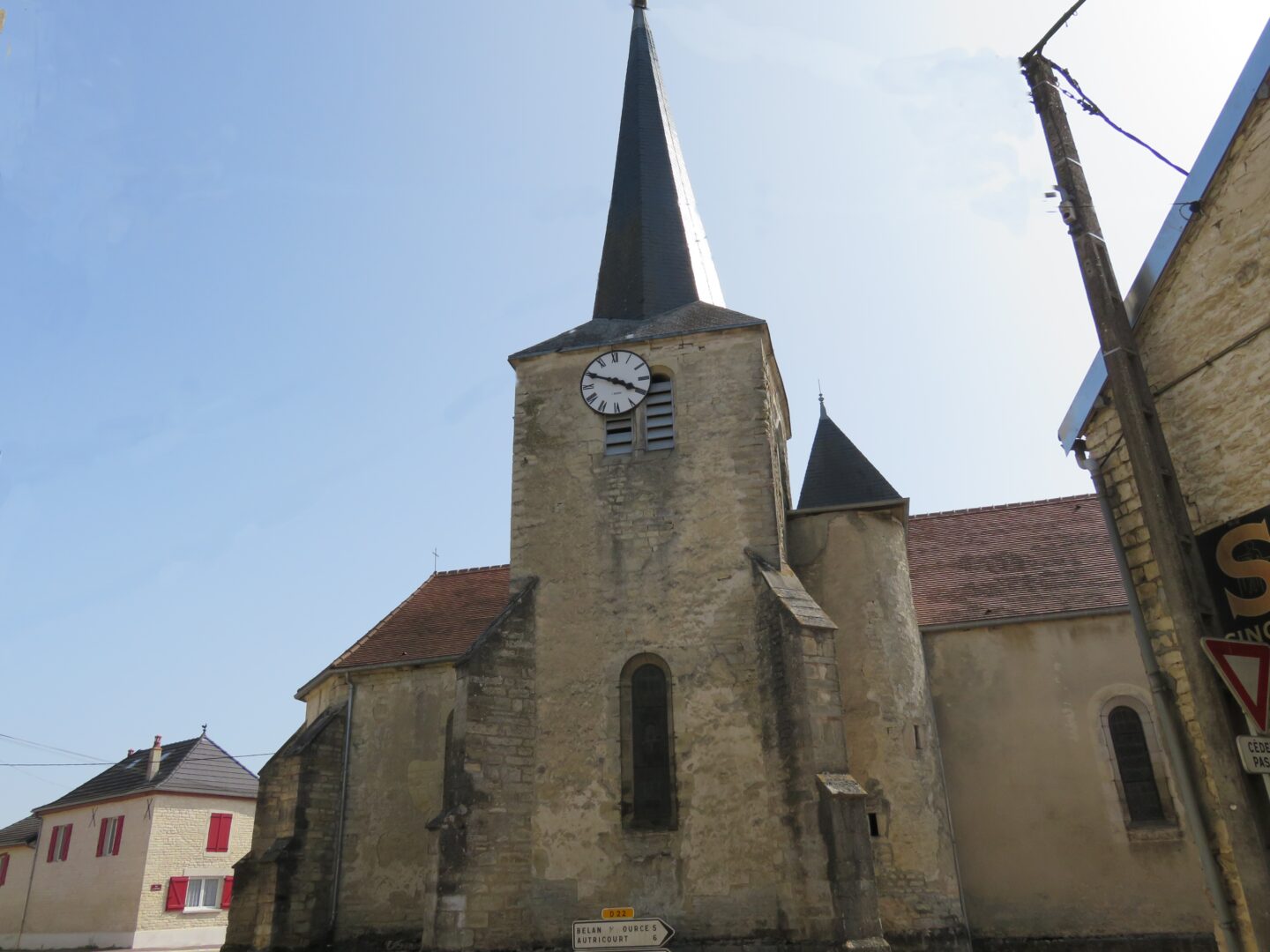 Un jour Une église en Pays Châtillonnais Eglise Saint Bernard RIEL-LES-EAUX Riel-les-Eaux