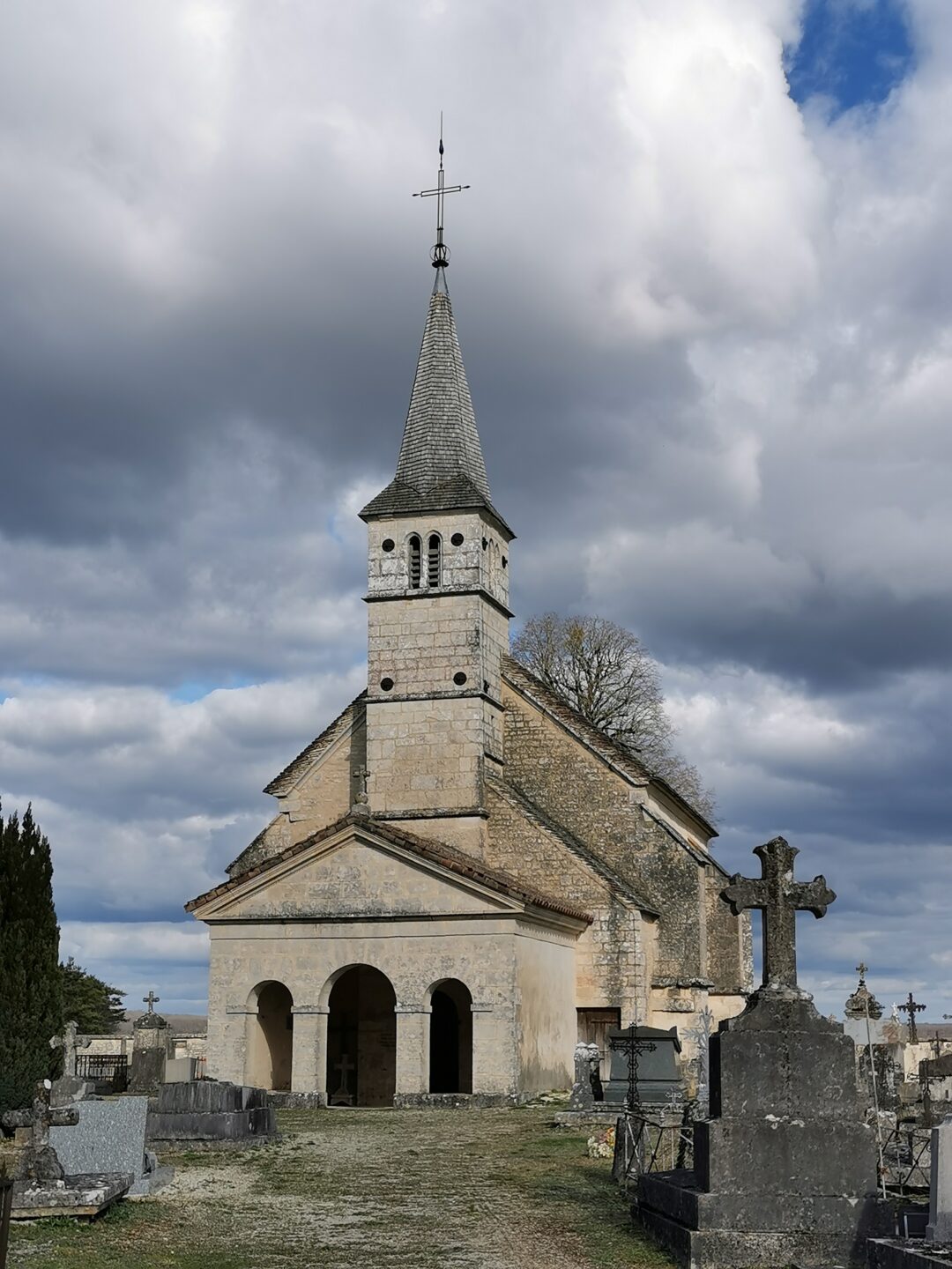 Un jour une église en Pays Châtillonnais Rue de Saint-Phal Villiers-le-Duc