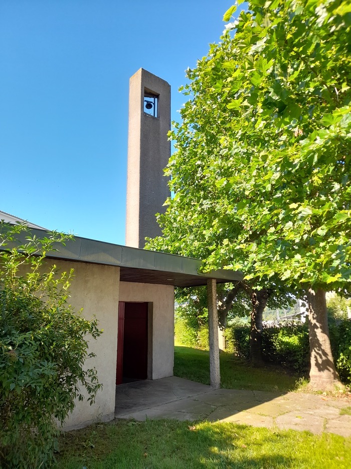 Un temple protestant contemporain et son vitrail exceptionnel Temple protestant Dombasle-sur-Meurthe