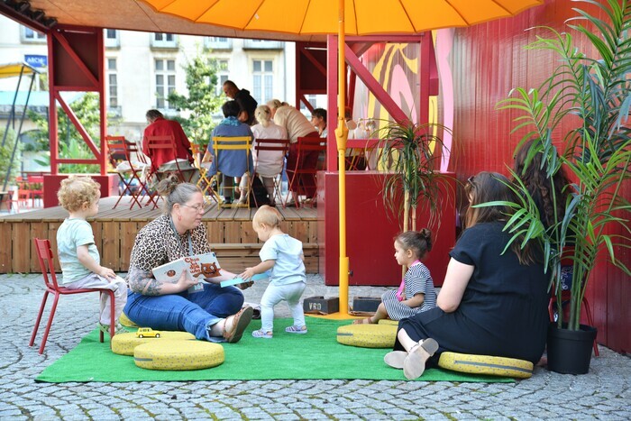 Un transat et des livres Place de la Mairie Rennes