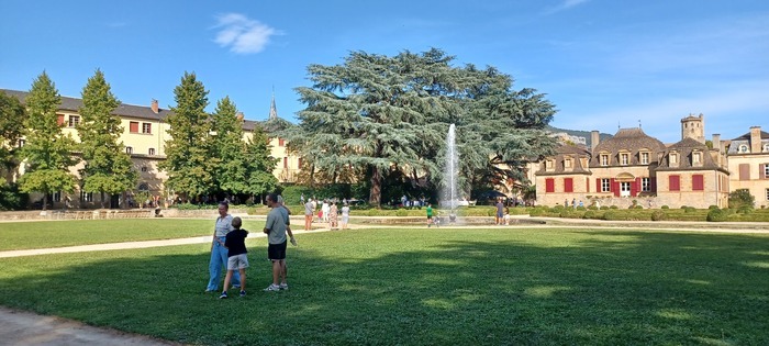 Une escapade enchantée au cœur des jardins à la française, Jardins de l’hôtel de Sambucy, Millau