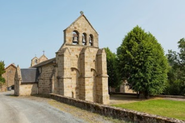 Venez visiter librement l'église Saint-Pierre et Saint-Paul de Poussanges Église Saint-Pierre et Saint-Paul Poussanges