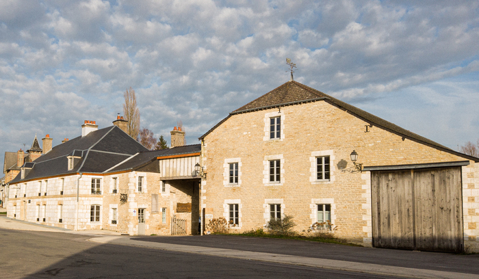 Visite de la muséographie du Relais de Poste de Launois sur Vence Relais de Poste aux Chevaux Launois-sur-Vence